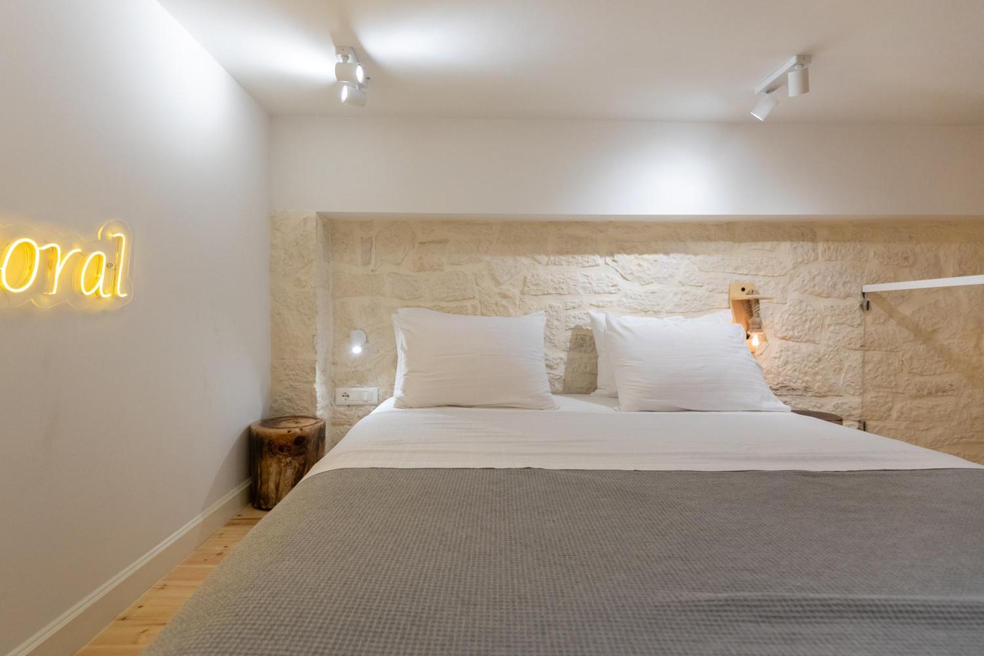Elpis Guest House Himare Exterior photo